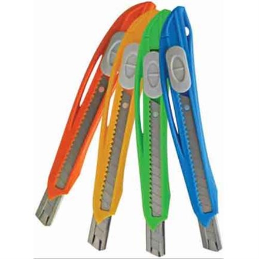 Imagen de CUTTER PLASTICO MAE CHICO 9MM ANCHO ALMA DE METAL